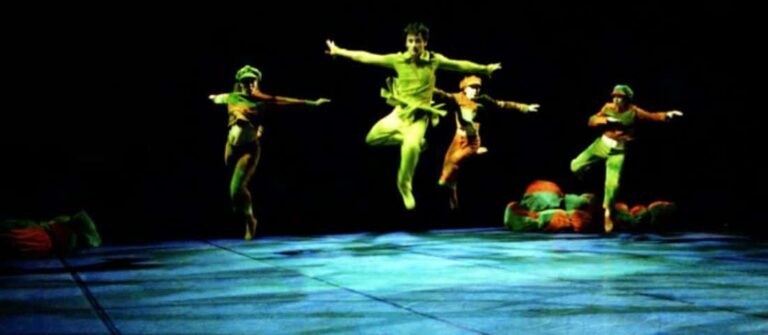 Peter Pan se echa unos bailes