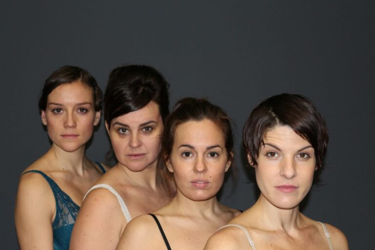 Flor(es). Cualquier lugar, cualquier mujer