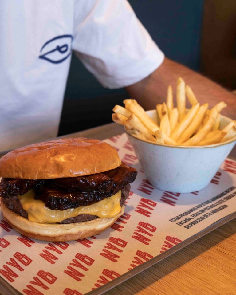 Hamburguesa con mayúscula para todos los públicos en New York Burger