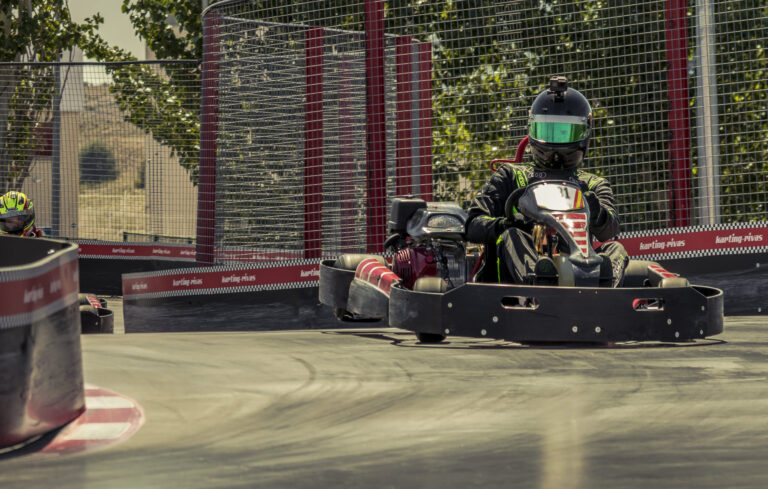 Coches, velocidad y mucha diversión en las pistas Karting de Madrid