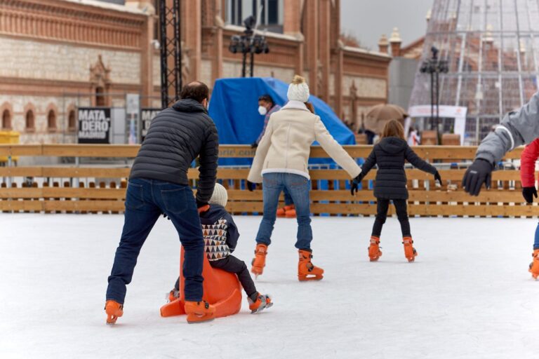 Patinar sobre hielo en Navidad: estas son las mejores pistas de Madrid