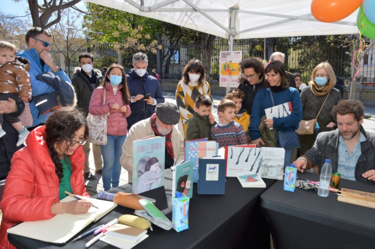 ¿Tu hijo no lee? Te proponemos el plan con el que amará los libros para siempre