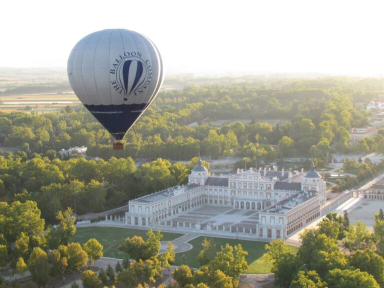 Festival de Globos Aerostáticos de Aranjuez 2024: el sur de Madrid se llena de color