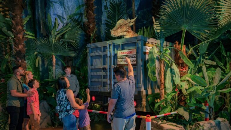 Jurassic World: The Experience