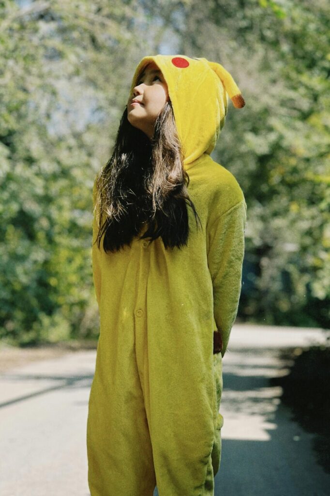 Niña disfrazada de Pikachu